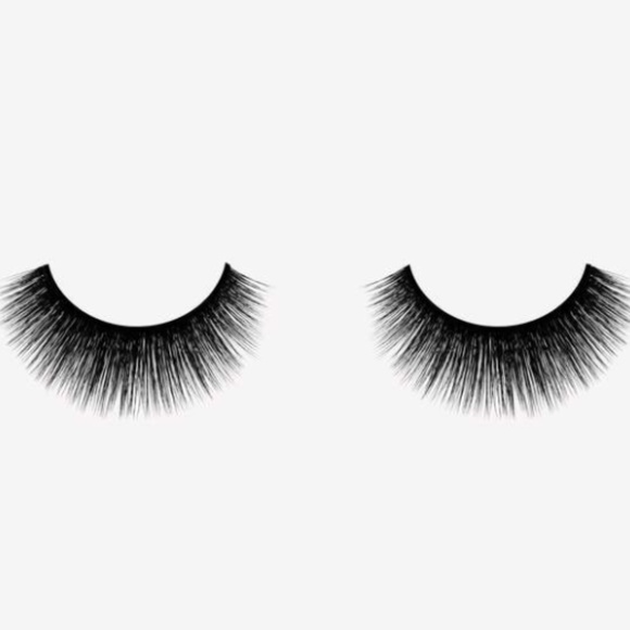 VELOUR LASHES // strut it 1/$20 and $15 each additional - Picture 2 of 5